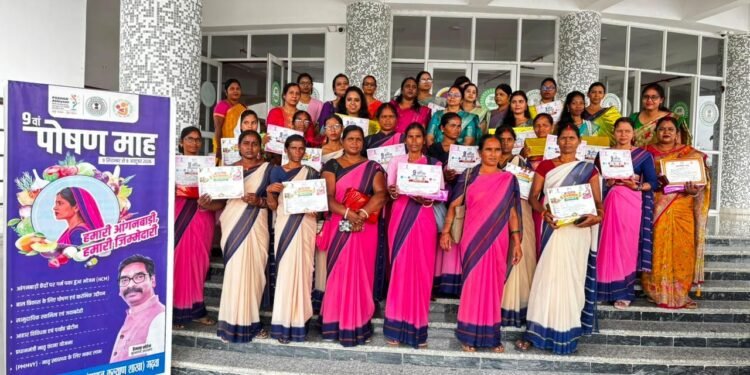 कुपोषण के खिलाफ जंग में गढ़वा की नारियों का जलवा! 9वें राष्ट्रीय पोषण माह का भव्य समापन; उत्कृष्ट सेविकाओं व सहायिकाओं को मिला सम्मान