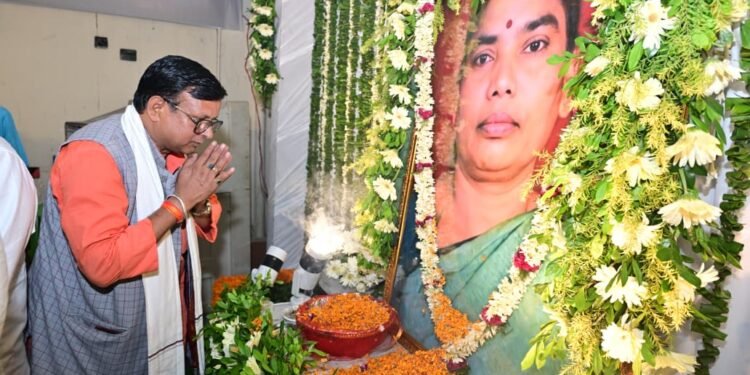 दुख की घड़ी में साथ खड़ा दिख रहा समूचा राज्य! नेमरा पहुंचे विधानसभा अध्यक्ष रवींद्रनाथ महतो और कई विधायक; दिवंगत रूपी सोरेन को दी भावपूर्ण श्रद्धांजलि