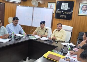 गढ़वा स्वास्थ विभाग में नौकरी के नाम पर घूसखोरी कांड में बड़ा एक्शन! अब ADM और SDM की संयुक्त टीम करेगी हाई-लेवल जांच; क्लर्कों के नाम भी आए सामने