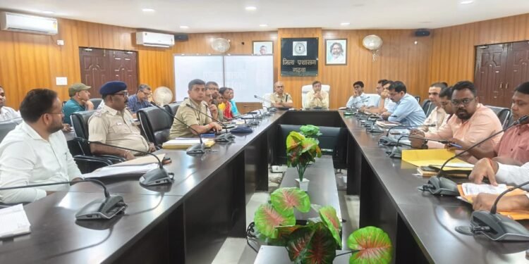 उत्तर कोयल (मंडल डैम) परियोजना के बचे कार्यों पर एक्शन में गढ़वा प्रशासन! डूब क्षेत्र के परिवारों का होगा सुरक्षित पुनर्वास; DC ने बैठक में दिए कड़े निर्देश