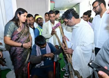 शोक की घड़ी में भी जनसेवा बनी रही सर्वोच्च प्राथमिकता; नेमरा में आम जनता और सामाजिक संगठनों से मिले मुख्यमंत्री हेमंत सोरेन