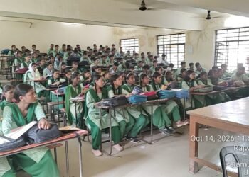 सुरक्षित सफर के लिए गढ़वा में बच्चों को सिखाए गए ट्रैफिक रूल्स; गोविंद हाई स्कूल में जिला परिवहन कार्यालय ने चलाया जागरूकता अभियान