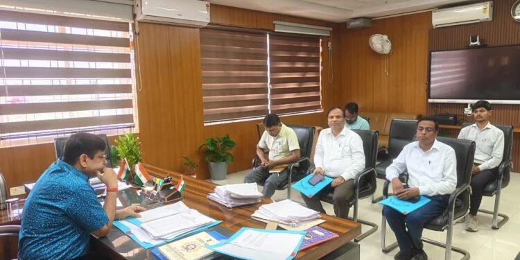 गढ़वा के छात्र-छात्राओं के लिए बड़ी खुशखबरी! प्री-मैट्रिक छात्रवृत्ति के तहत करीब 30 हजार विद्यार्थियों की सूची मंजूर, डीसी पशुपति नाथ मिश्रा ने दिए सख्त निर्देश