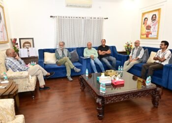 मुख्यमंत्री हेमंत सोरेन से मिले CPI(ML) राष्ट्रीय सचिव दीपांकर भट्टाचार्य; दिशोम गुरु शिबू सोरेन की अर्धांगिनी स्व० रूपी सोरेन के निधन पर जताई गहरी शोक संवेदना