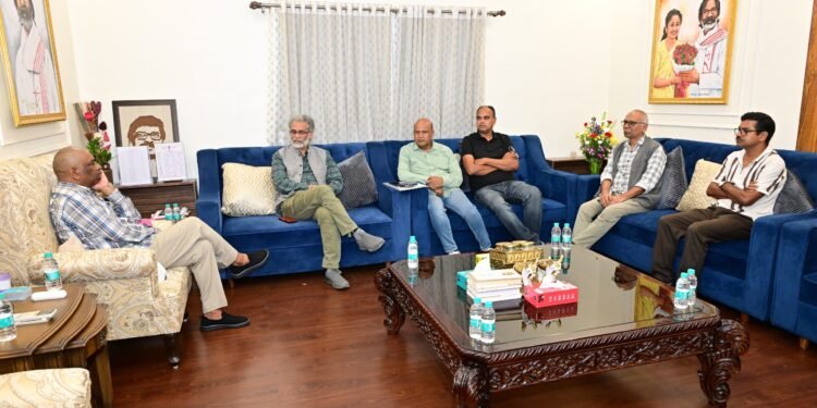 मुख्यमंत्री हेमंत सोरेन से मिले CPI(ML) राष्ट्रीय सचिव दीपांकर भट्टाचार्य; दिशोम गुरु शिबू सोरेन की अर्धांगिनी स्व० रूपी सोरेन के निधन पर जताई गहरी शोक संवेदना
