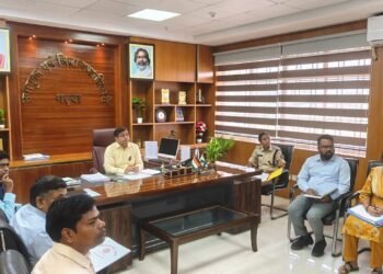 नशा कारोबारियों की अब खैर नहीं! गढ़वा में डीसी पशुपति नाथ मिश्रा का कड़ा रुख, NCORD बैठक में अफीम-गांजा और अवैध नशीली दवाओं पर शिकंजा कसने के आदेश